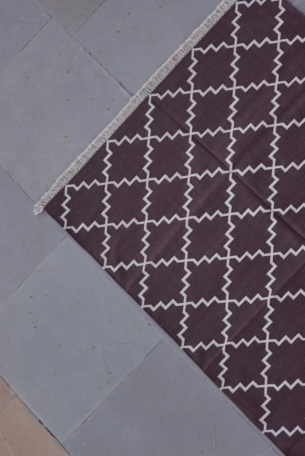 Dark Brown & Off-White Geometric Trellis Modern Rug, 4x6 ft | Rugmoda - Lifestyle modern rugs dark brown boho living room decor
