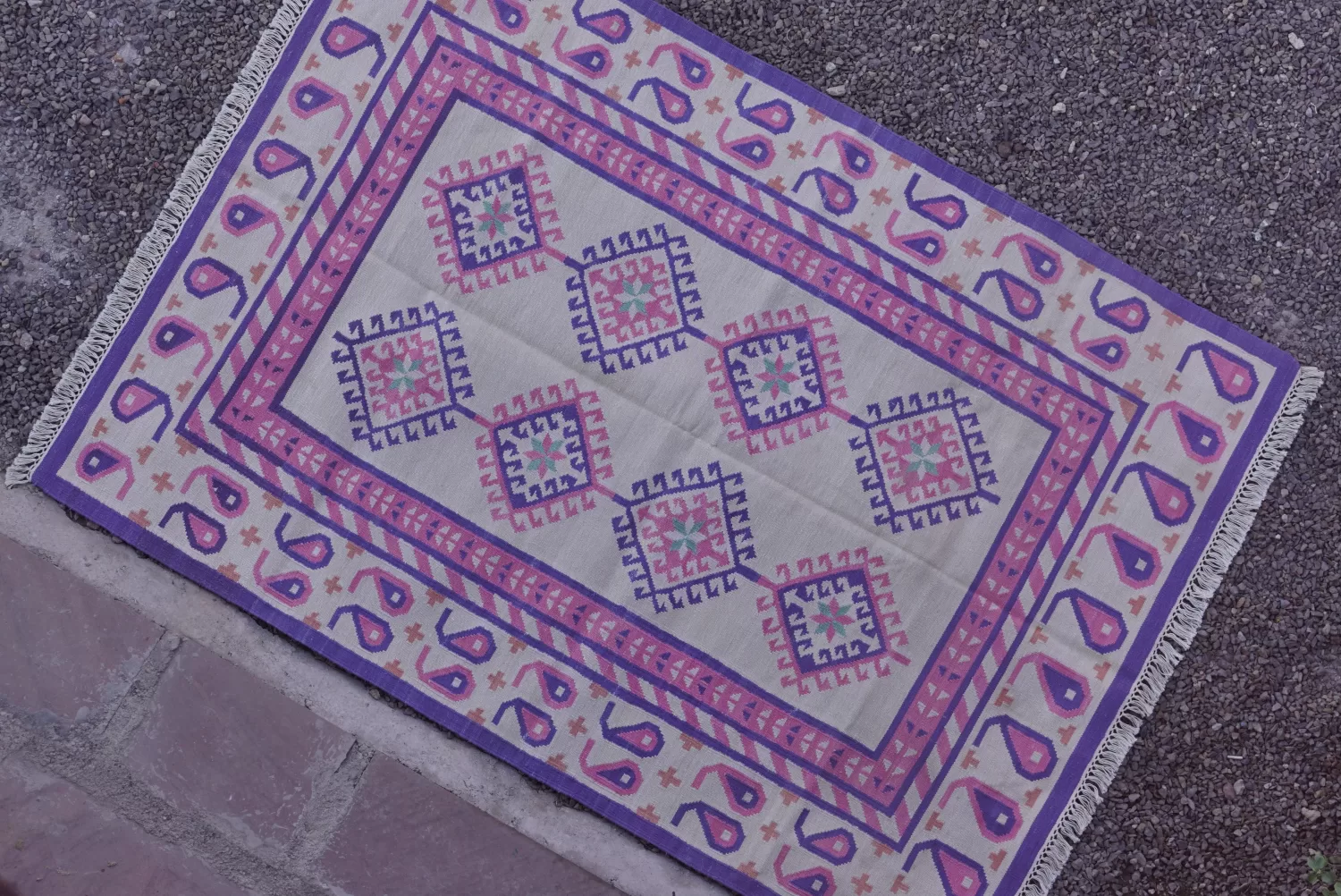 pink area rugs off-white boho living room decor