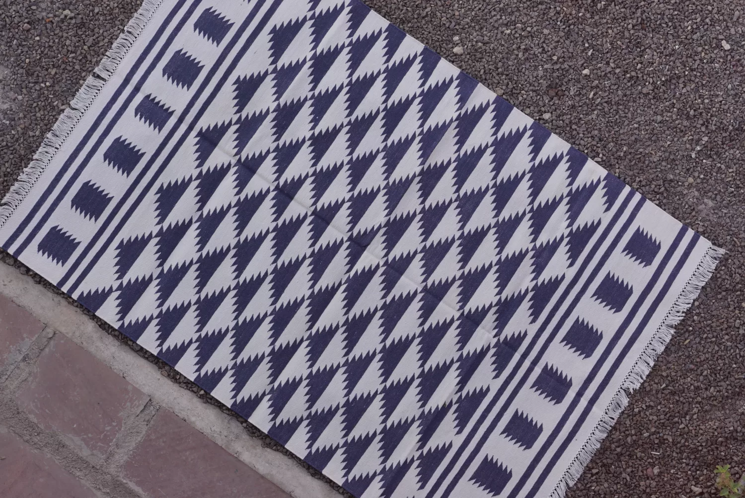 Geometric Sawtooth Diamond Blue Area Rug 4x6 ft | Rugmoda - Texture Detail deep blue cotton dhurrie rug flatweave texture