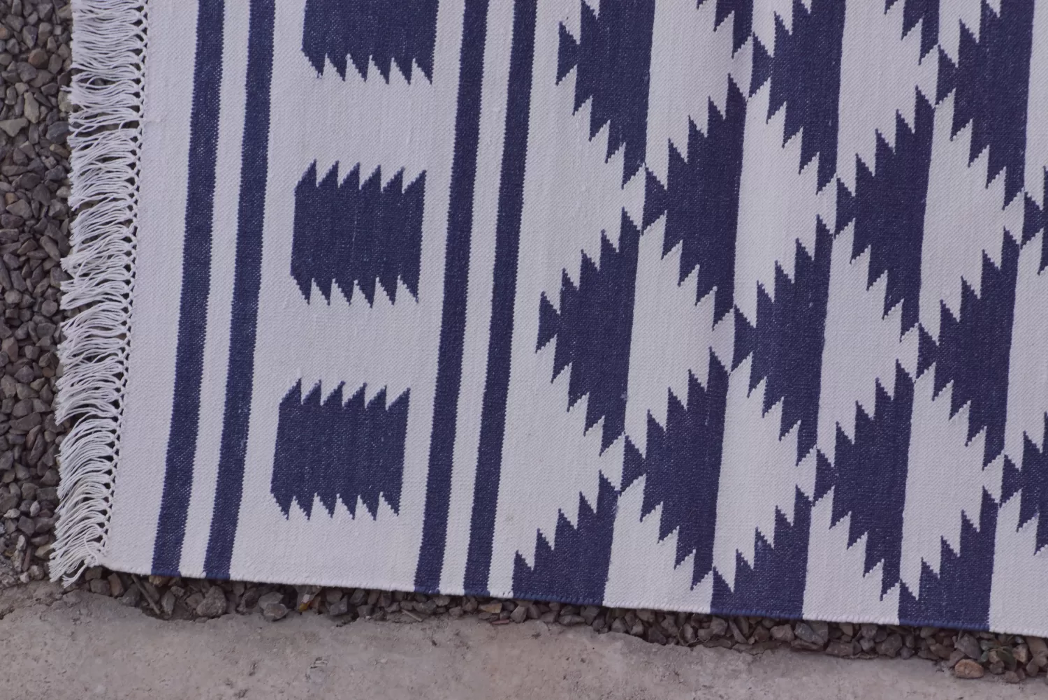 Geometric Sawtooth Diamond Blue Area Rug 4x6 ft | Rugmoda - Size Reference cotton dhurrie custom sizes made to order Rugmoda