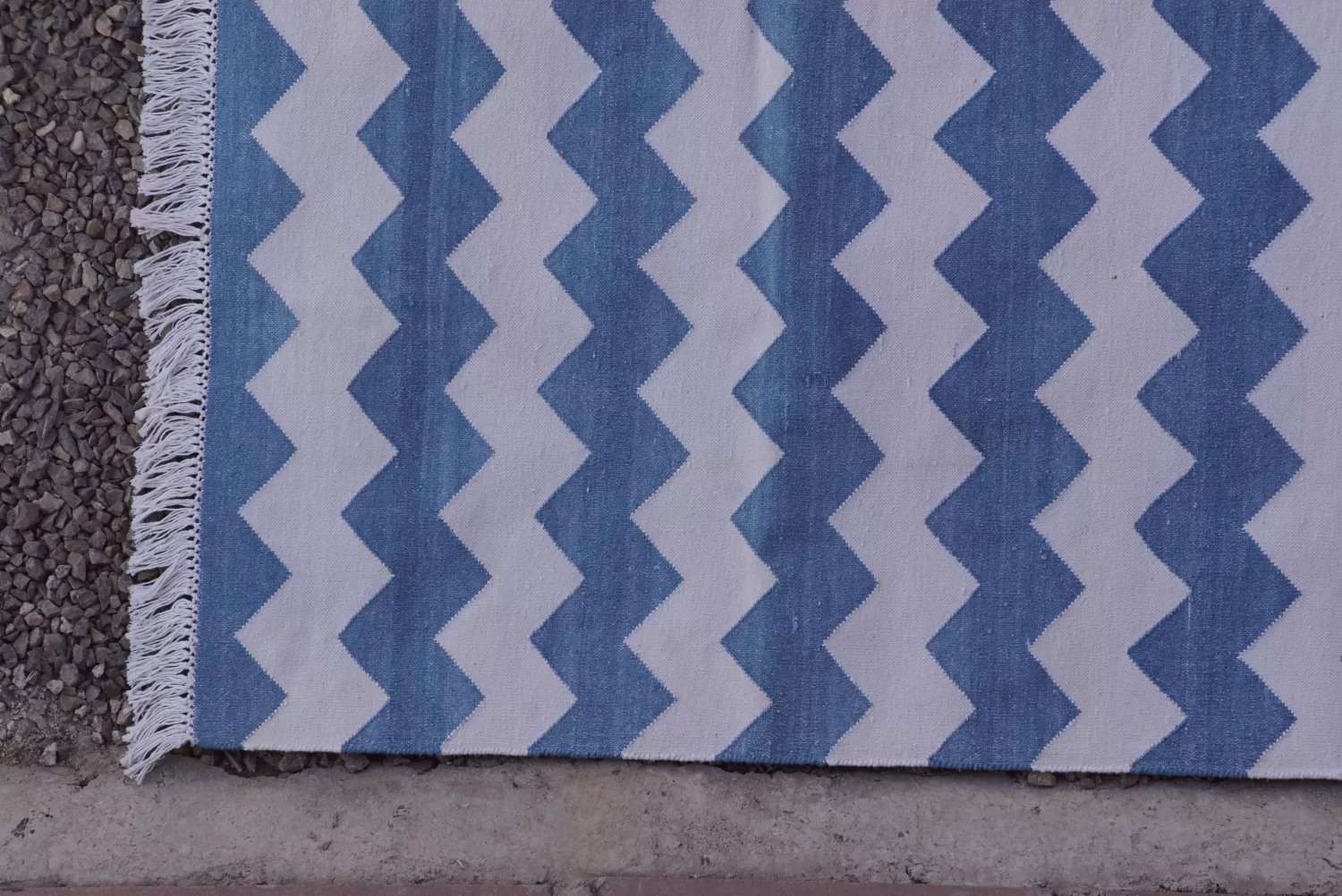 Blue & White Zigzag Chevron Cotton Area Rug 4x6 ft | Rugmoda - Reverse Side reversible light blue cotton rug handmade Jodhpur