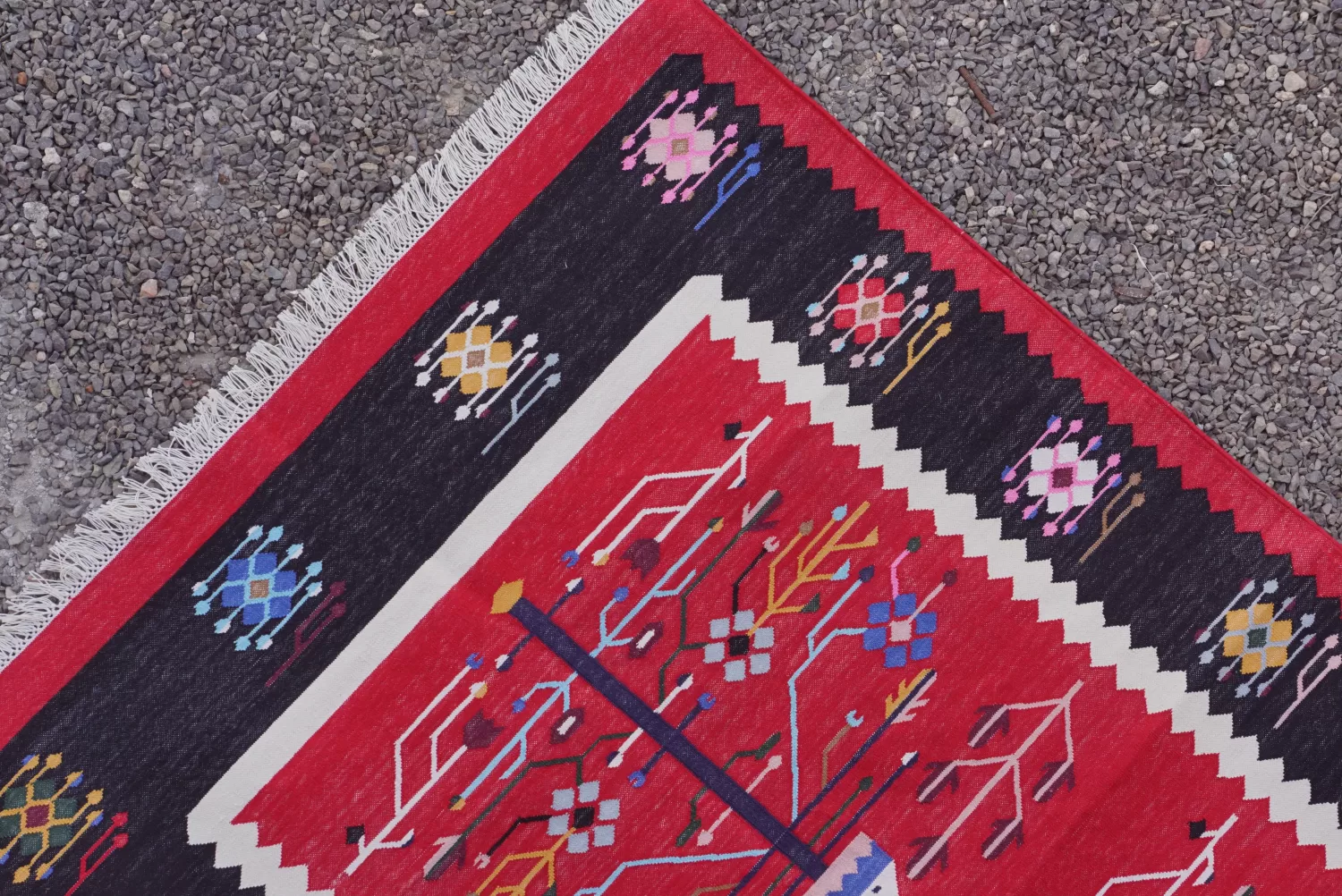 Tribal Folkloric Tree of Life Cotton Area Rug, Red & Black, 4x6 ft | Rugmoda - Texture Detail red cotton dhurrie rug flatweave texture