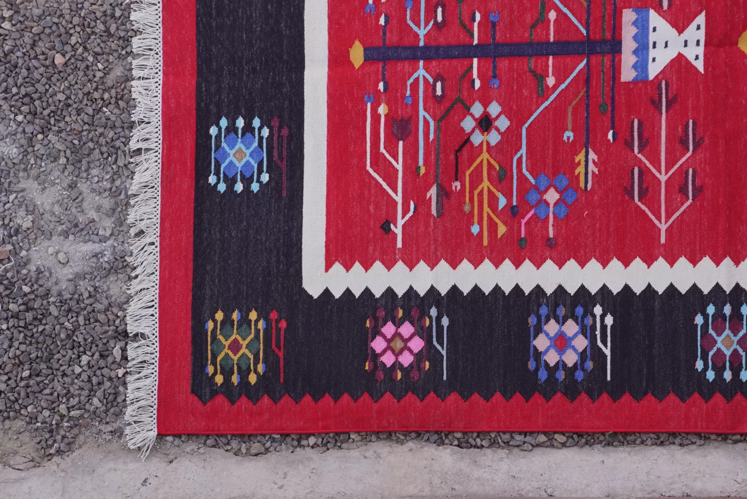 Tribal Folkloric Tree of Life Cotton Area Rug, Red & Black, 4x6 ft | Rugmoda - Reverse Side reversible red cotton rug handmade Jodhpur