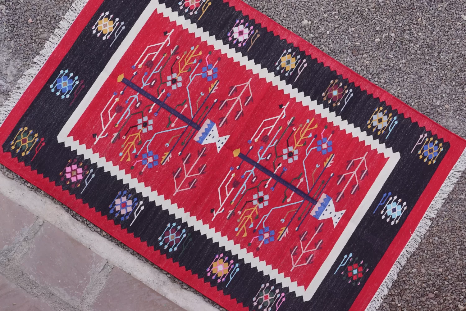 Tribal Folkloric Tree of Life Cotton Area Rug, Red & Black, 4x6 ft | Rugmoda - Lifestyle area rugs for living room red boho living room decor