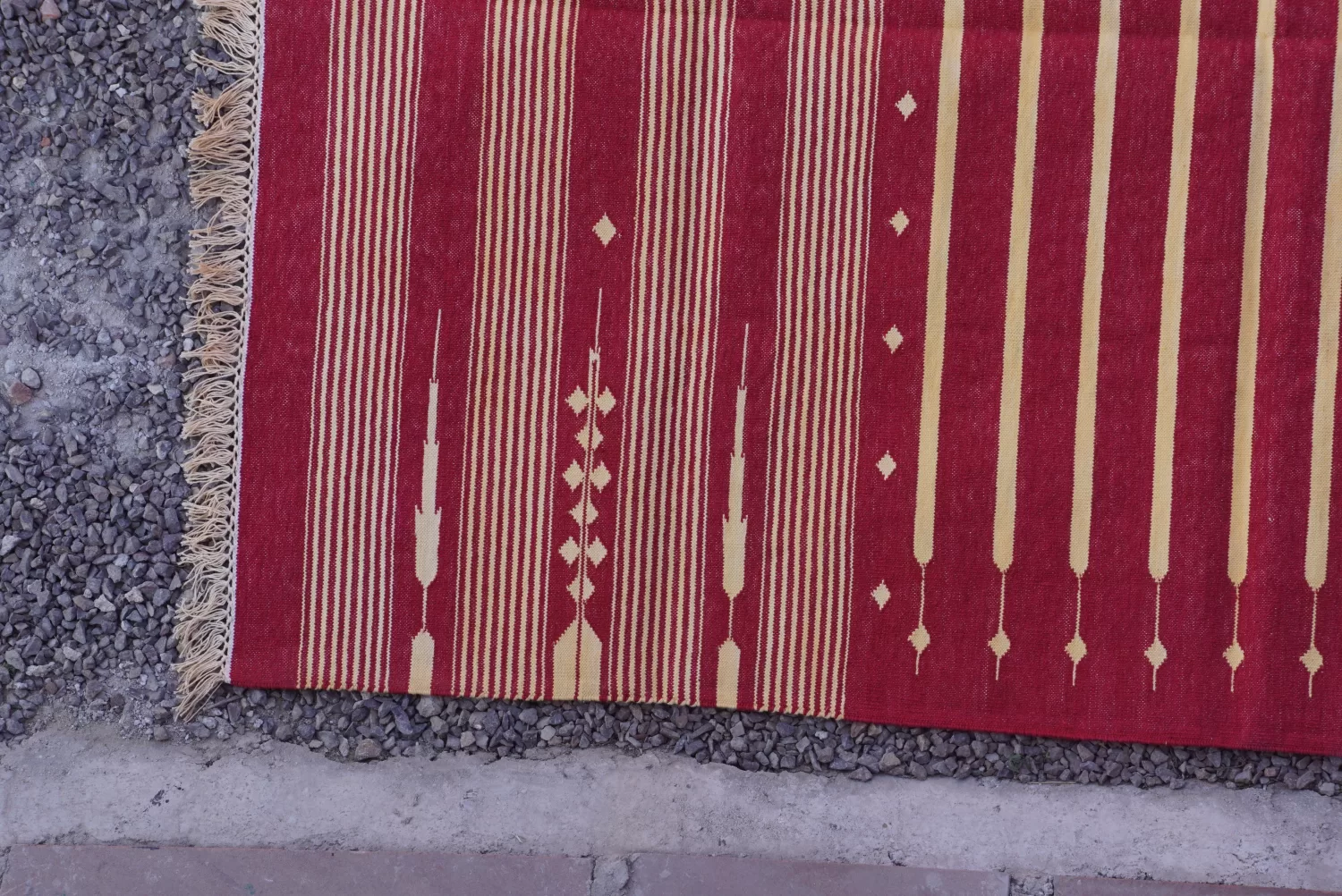 Deep Red & Beige Striped Dhurrie Area Rug, 4x6 ft | Rugmoda - Texture Detail deep red cotton dhurrie rug flatweave texture