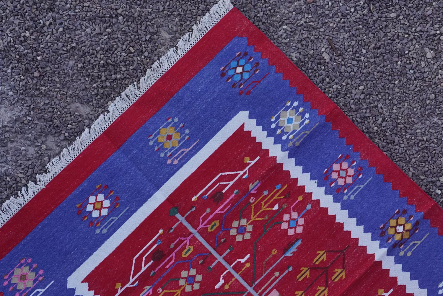 Colorful Tribal Folkloric Cotton Area Rug, Red Blue 4x6 ft | Rugmoda - Texture Detail red cotton dhurrie rug flatweave texture