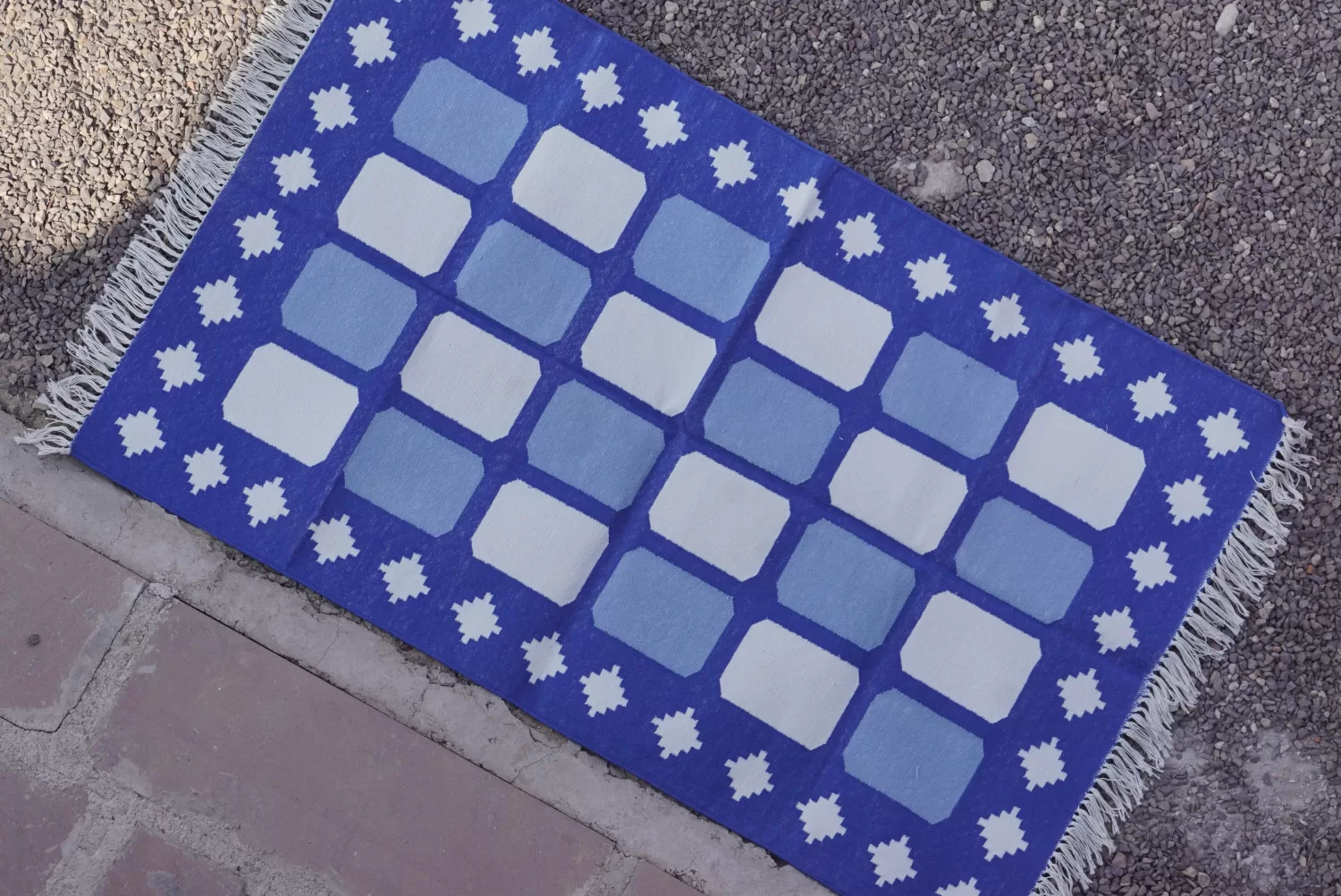 Geometric Block Washable Cotton Area Rug, Royal Blue & White, 3x5 ft | Rugmoda - Lifestyle washable rugs royal blue boho living room decor