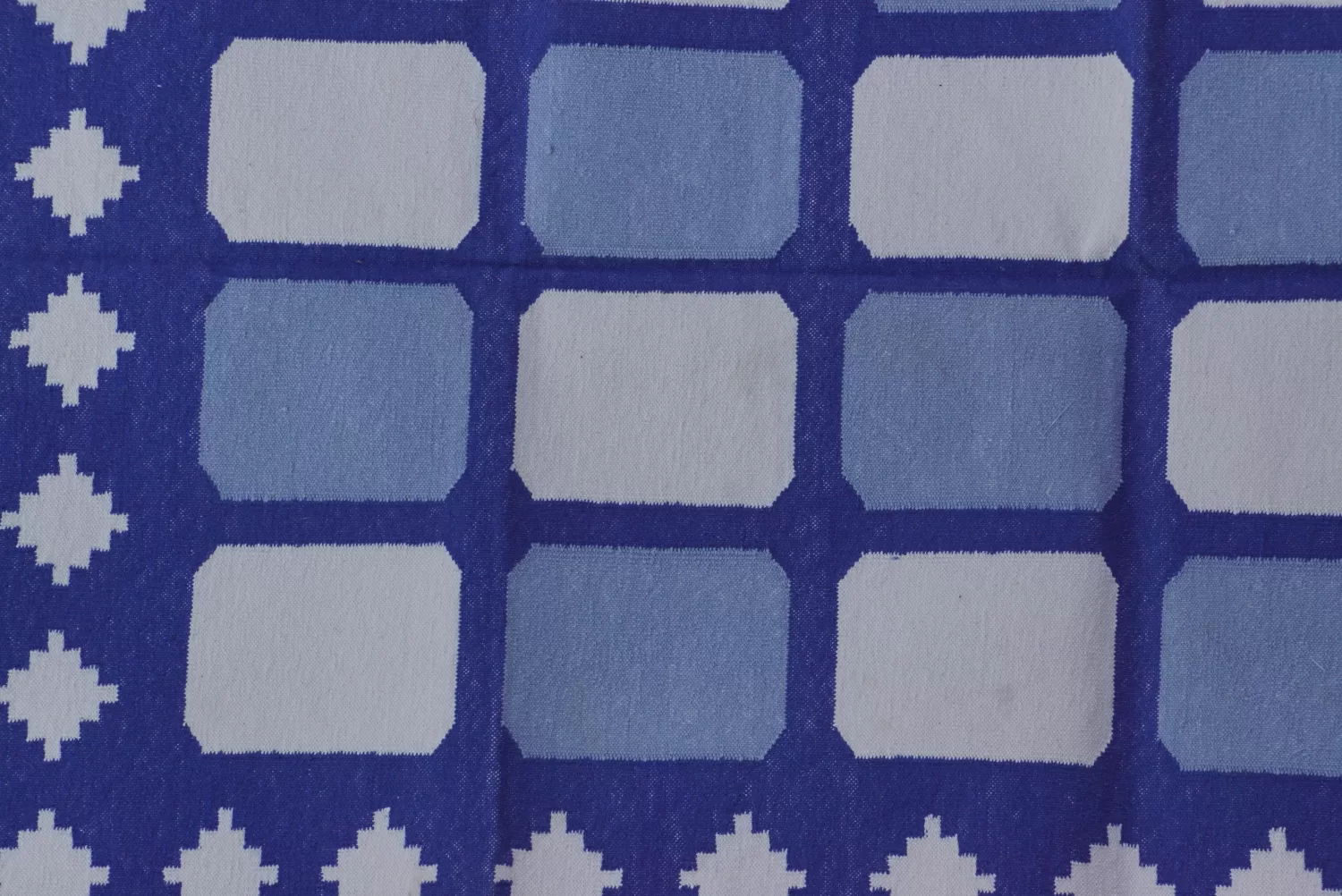 Geometric Block Washable Cotton Area Rug, Royal Blue & White, 3x5 ft | Rugmoda - Size Reference cotton dhurrie custom sizes made to order Rugmoda