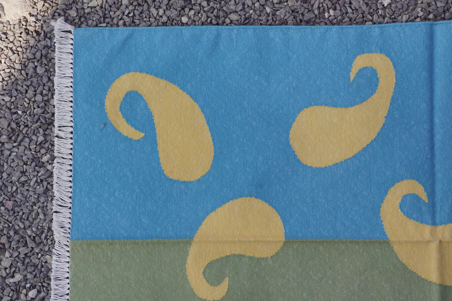 Split Color Paisley Flatweave Cotton Area Rug, Blue Green Yellow 3x5 ft | Rugmoda - Texture Detail blue cotton dhurrie rug flatweave texture
