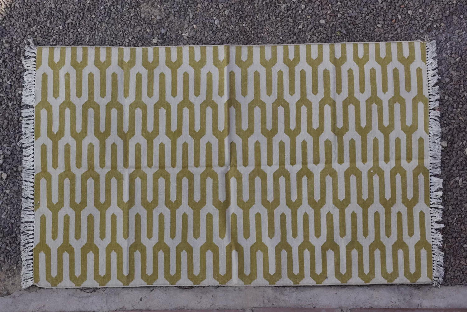 Geometric Interlocking Cotton Area Rug, Olive Green & Cream, 3x5 ft | Rugmoda - Main View cotton area rugs olive green Rugmoda
