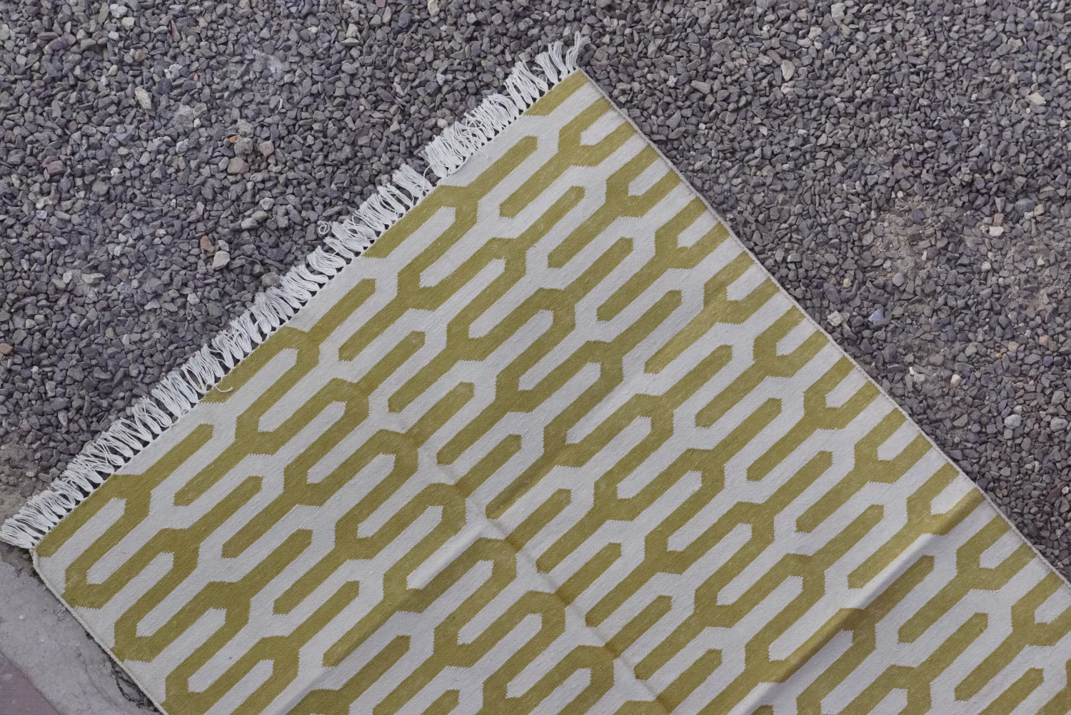 Geometric Interlocking Cotton Area Rug, Olive Green & Cream, 3x5 ft | Rugmoda - Reverse Side reversible olive green cotton rug handmade Jodhpur