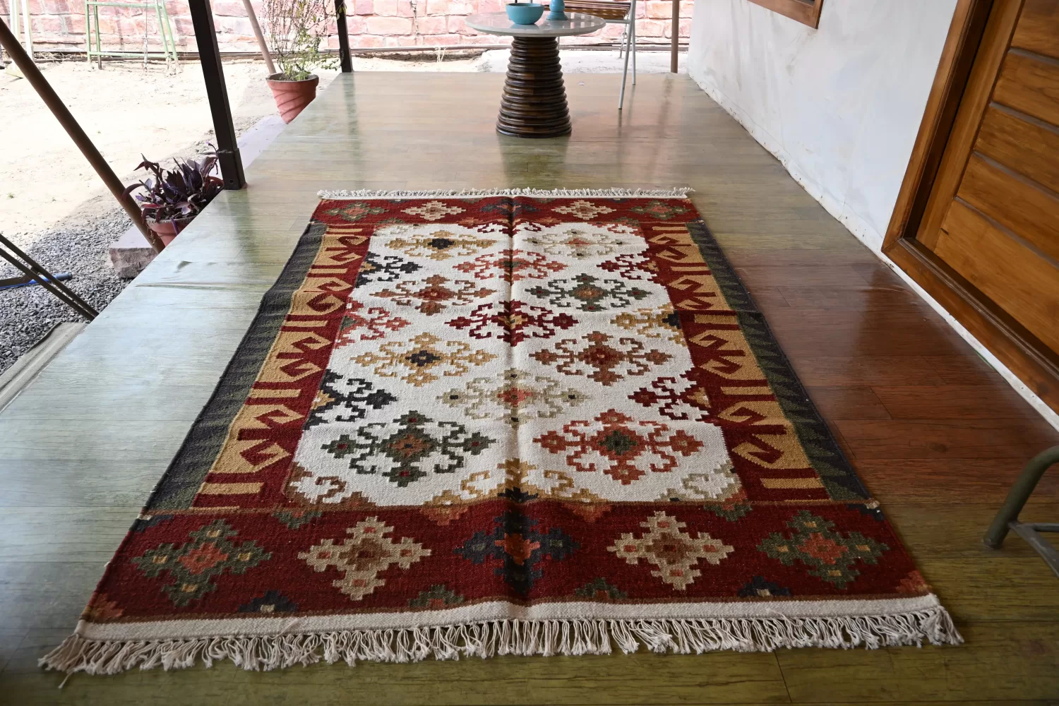 Washable Floral Medallion Dhurrie, Ivory Red 4x6 ft | Rugmoda - Reverse Side reversible ivory wool rug handmade Jodhpur