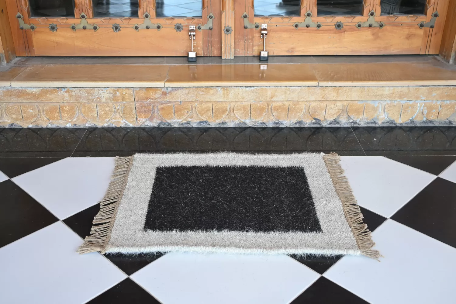 small rugs black Rugmoda