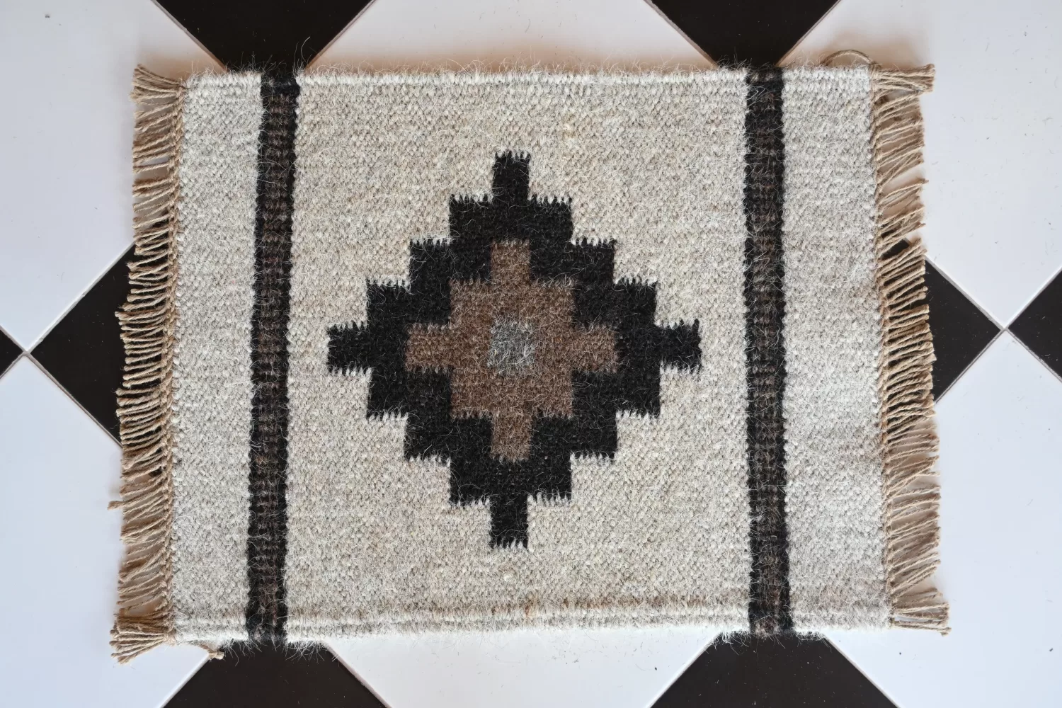 Washable Area Rugs Natural Off-White 1.5x2 ft | Rugmoda - Texture Detail natural off-white camel & goat hair dhurrie rug flatweave texture