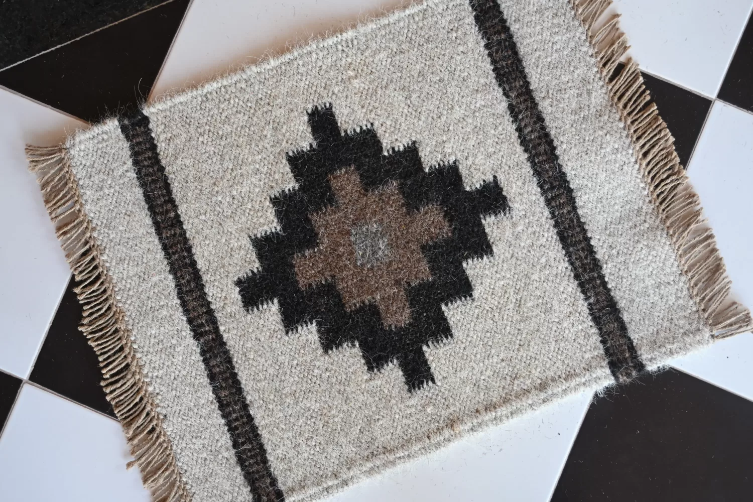 Washable Area Rugs Natural Off-White 1.5x2 ft | Rugmoda - Reverse Side reversible natural off-white camel & goat hair rug handmade Jodhpur