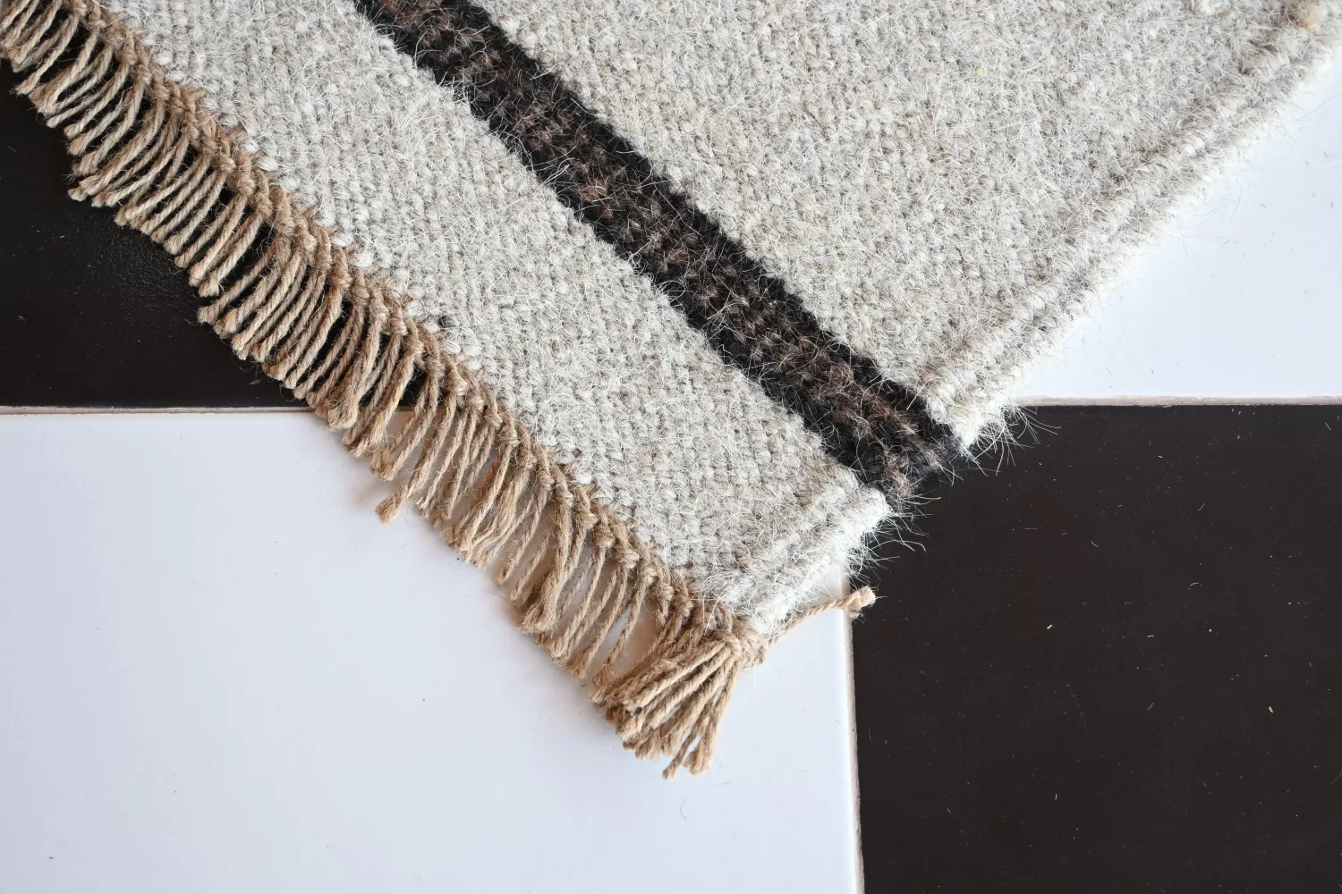 Washable Area Rugs Natural Off-White 1.5x2 ft | Rugmoda - Lifestyle washable area rugs natural off-white boho living room decor