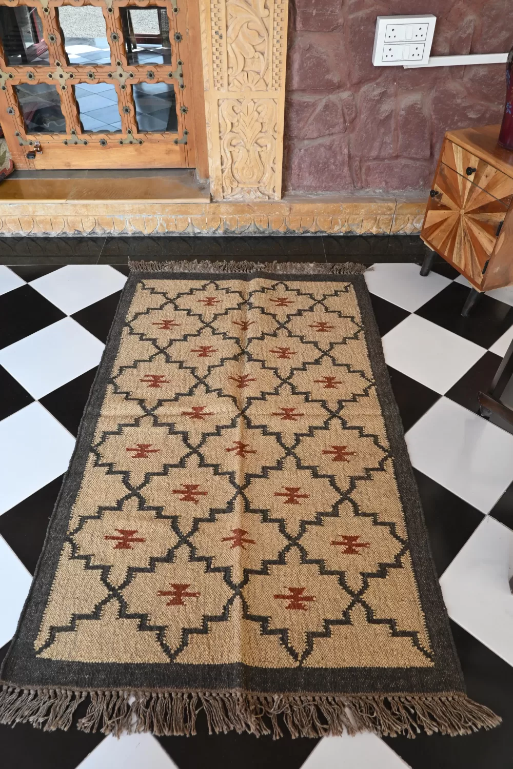 Geometric Stepped Diamond Washable Area Rugs Beige Grey Rust 3x5 ft | Rugmoda - Texture Detail light beige jute dhurrie rug flatweave texture