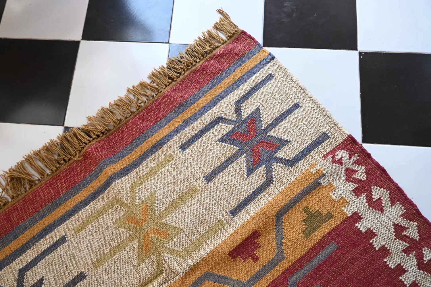 Geometric Tribal Colorful Area Rug, Rust & Beige Jute, 4x6 ft | Rugmoda - Lifestyle colorful area rugs rust boho living room decor