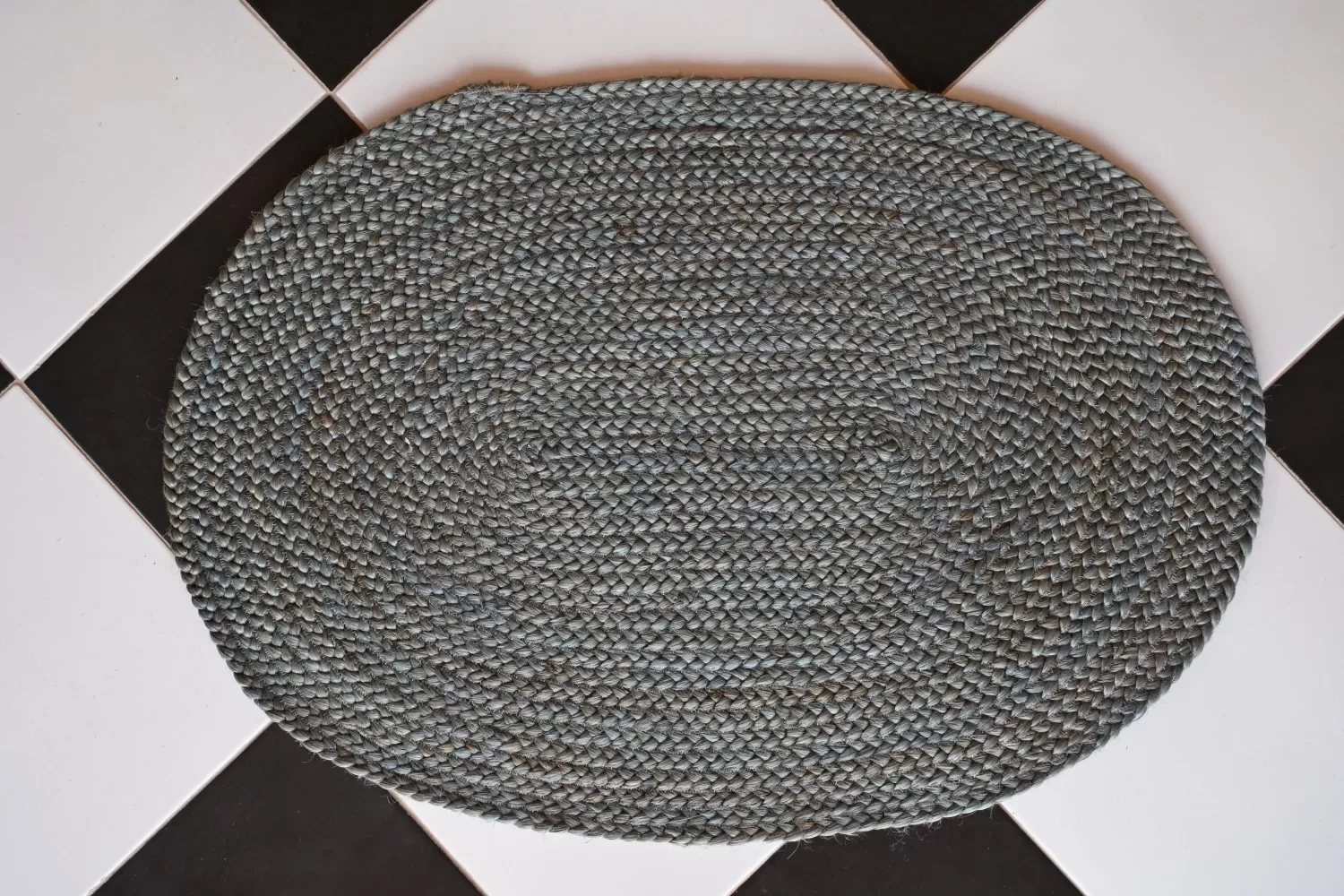 Solid Spiral Braided Grey Jute Rug, 1.5x2 ft | Rugmoda - Texture Detail charcoal grey jute dhurrie rug flatweave texture