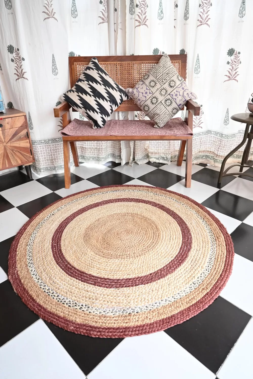 Natural Jute & Maroon Braided Round area rug 4x4 ft | Rugmoda - Texture Detail natural jute jute dhurrie rug flatweave texture