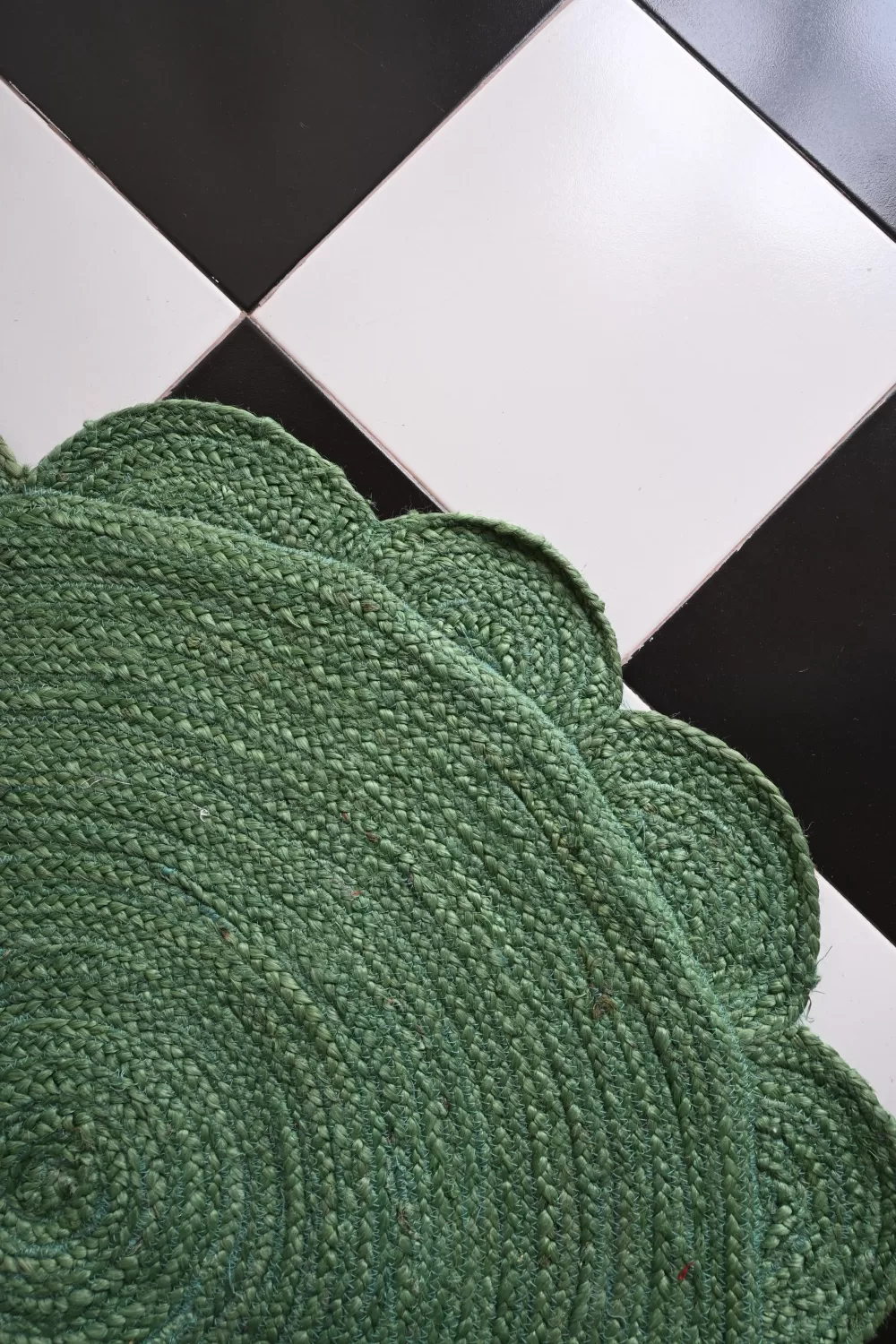 Washable Rugs Green Scalloped Jute 3x3 ft | Rugmoda - Reverse Side reversible green jute rug handmade Jodhpur